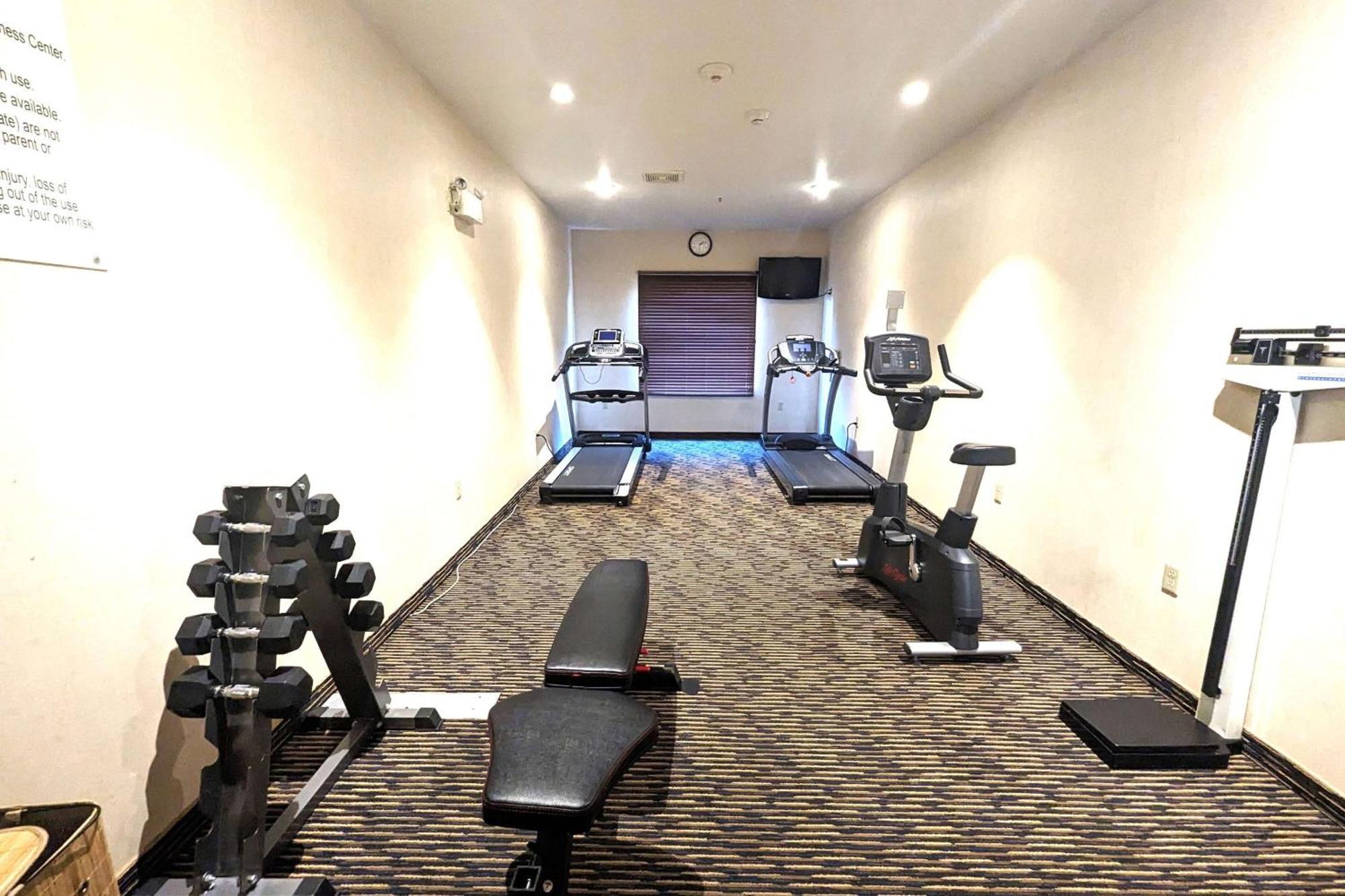 Ramada By Wyndham פרינס אלברט מראה חיצוני תמונה