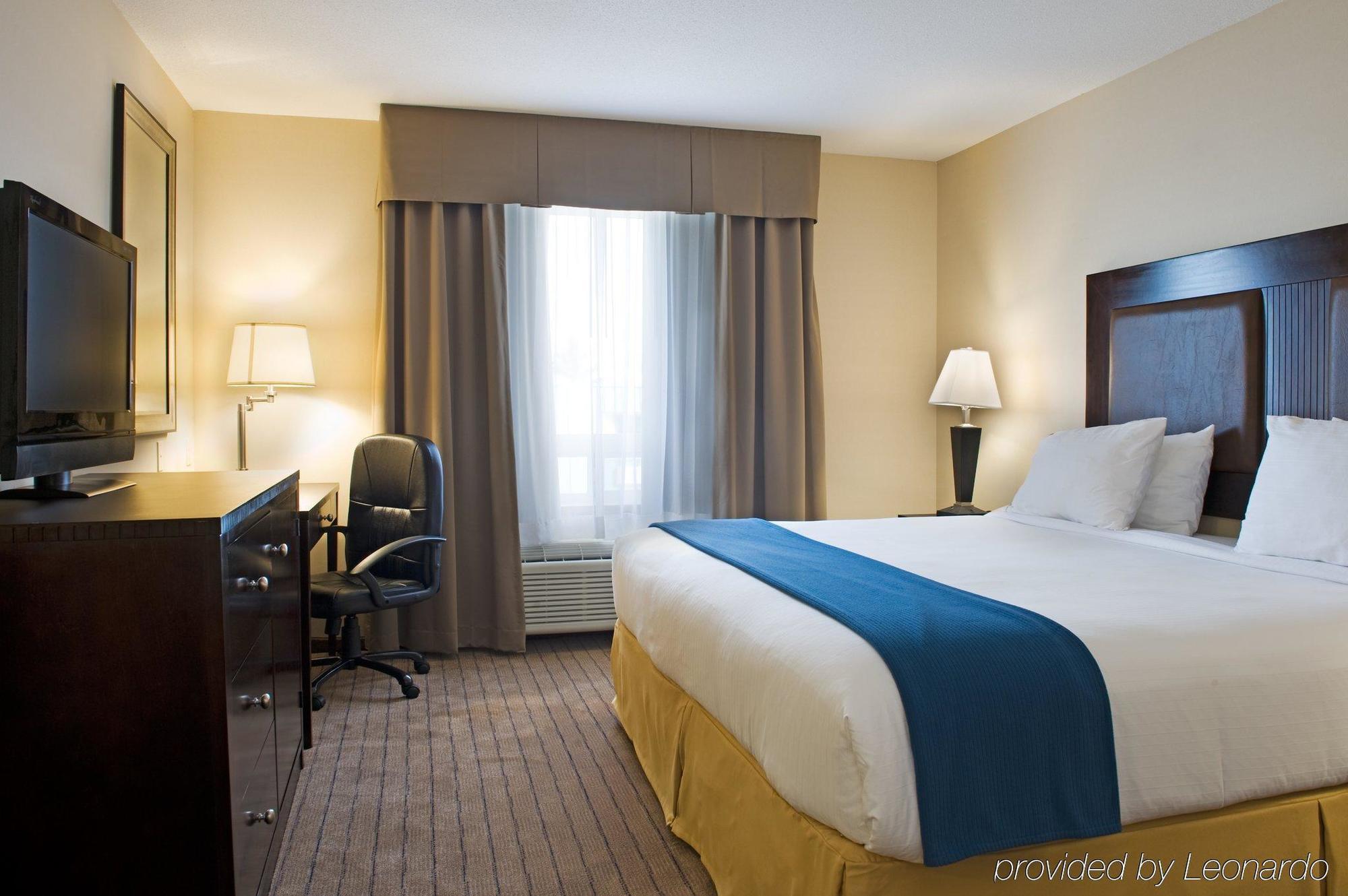 Ramada By Wyndham פרינס אלברט מראה חיצוני תמונה