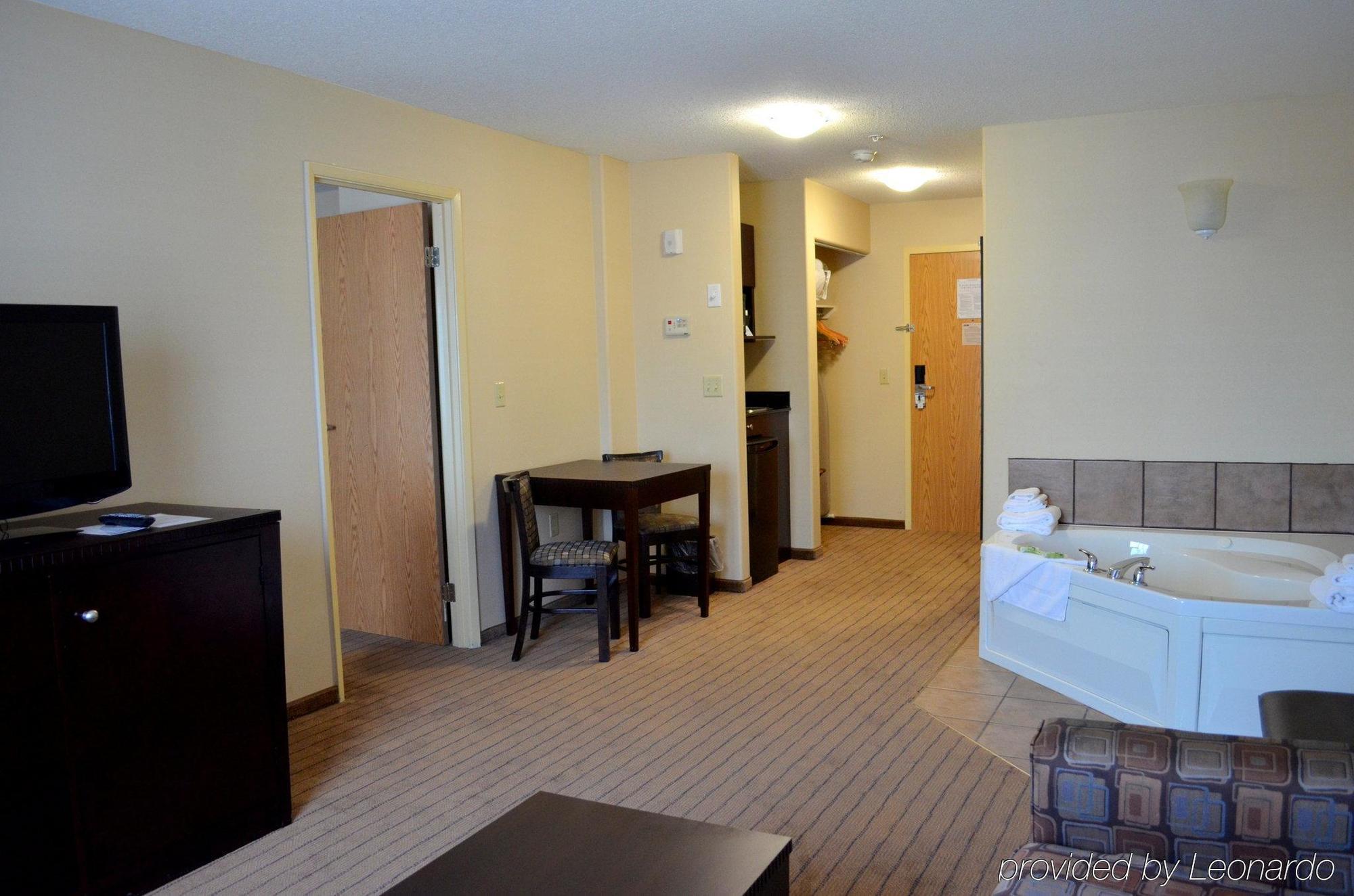 Ramada By Wyndham פרינס אלברט מראה חיצוני תמונה