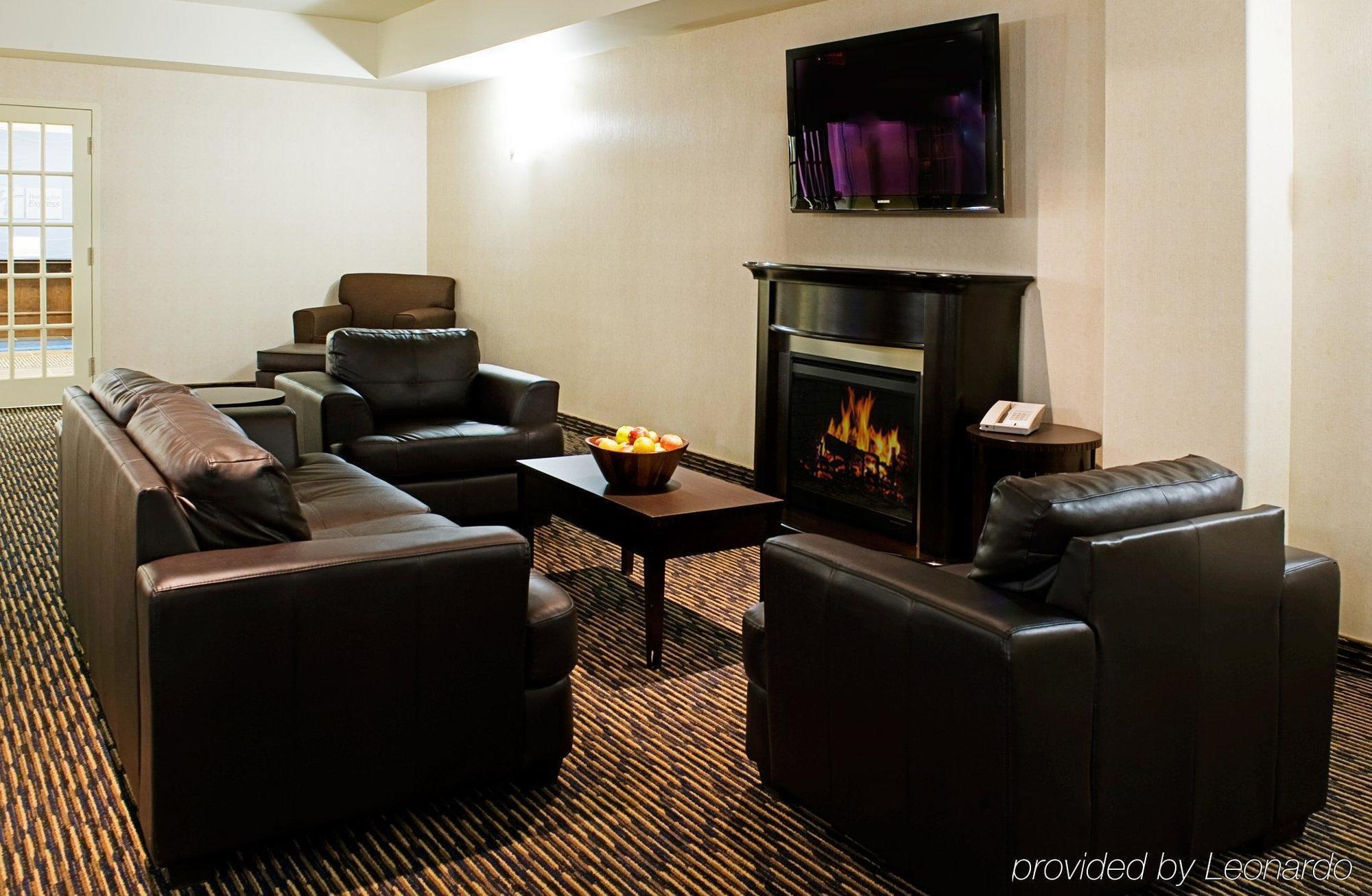 Ramada By Wyndham פרינס אלברט מראה חיצוני תמונה