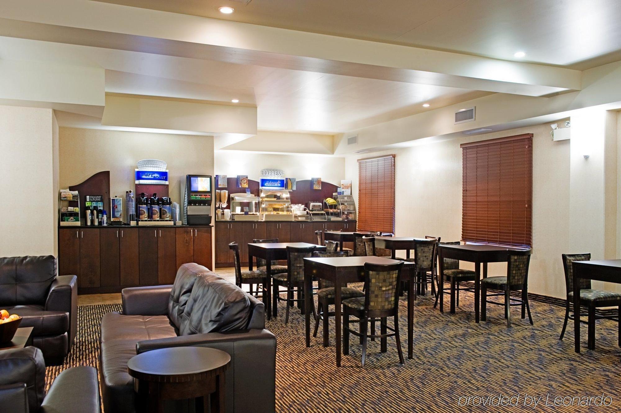 Ramada By Wyndham פרינס אלברט מראה חיצוני תמונה