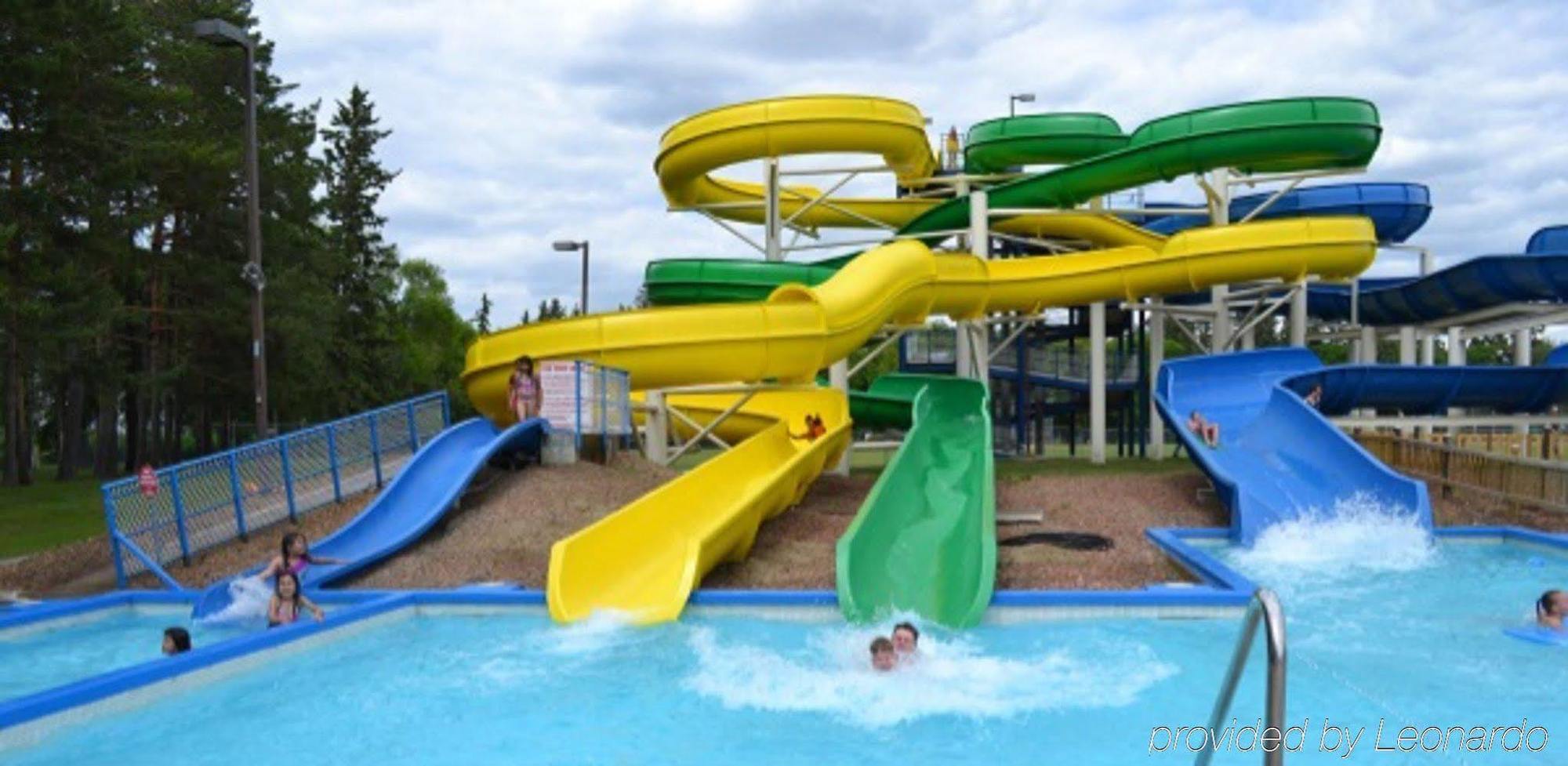 Ramada By Wyndham פרינס אלברט מראה חיצוני תמונה