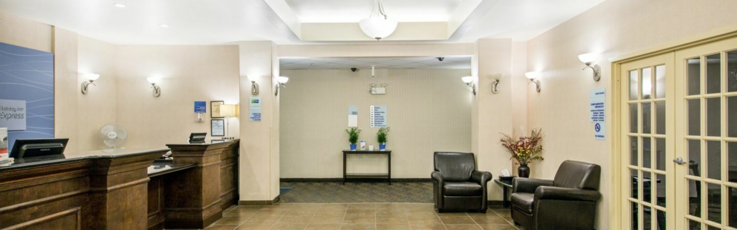 Ramada By Wyndham פרינס אלברט מראה חיצוני תמונה