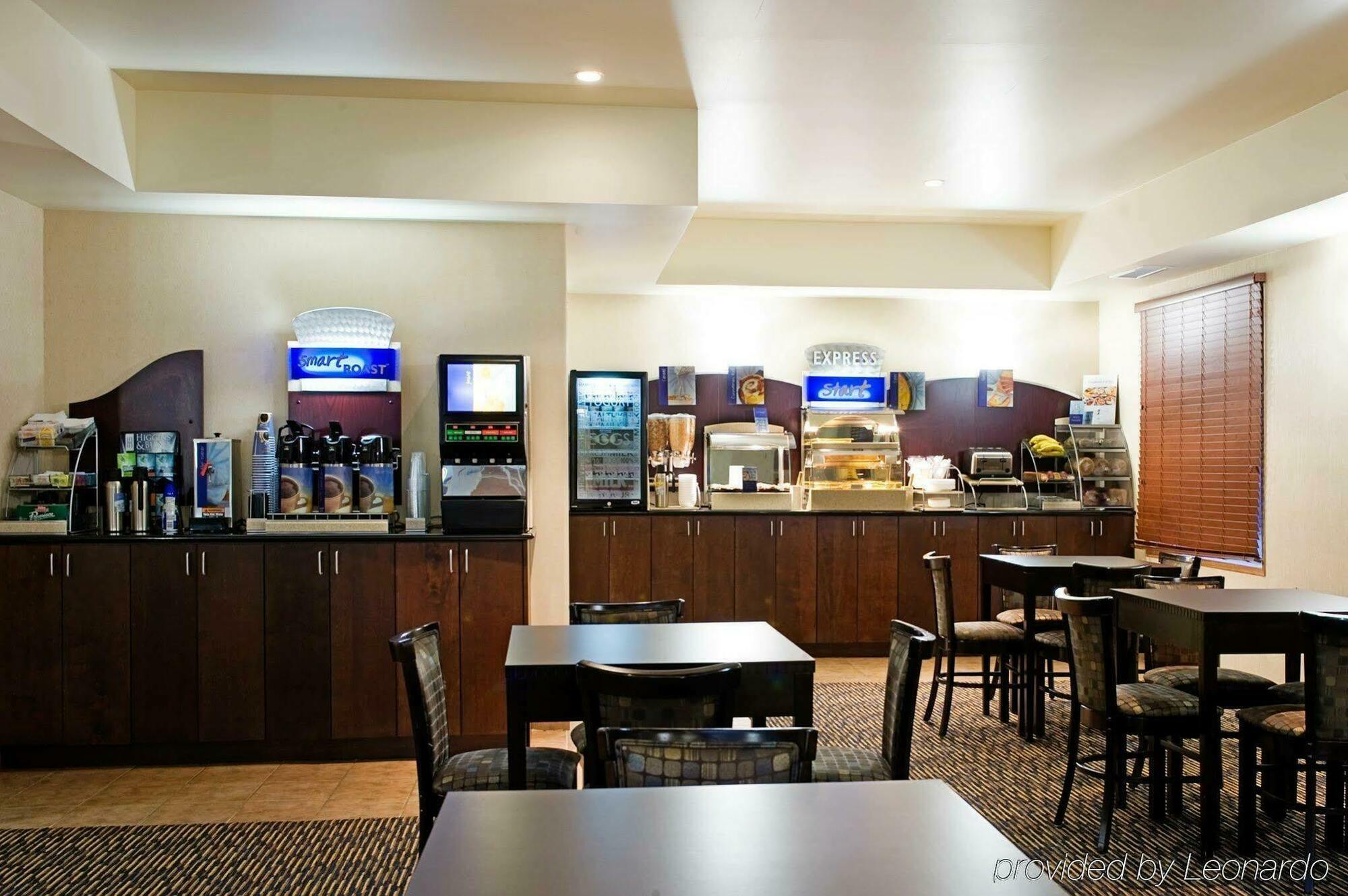 Ramada By Wyndham פרינס אלברט מראה חיצוני תמונה